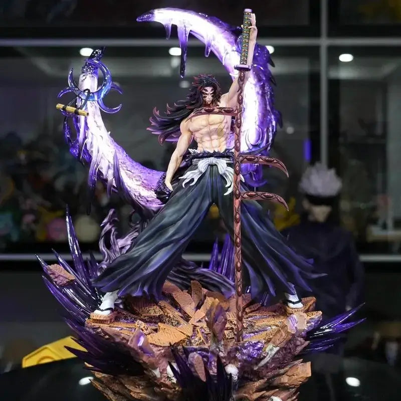 Statua Demon Slayer di Kokushibo e Yoriichi in PVC da 47 cm con dettagli sorprendenti.