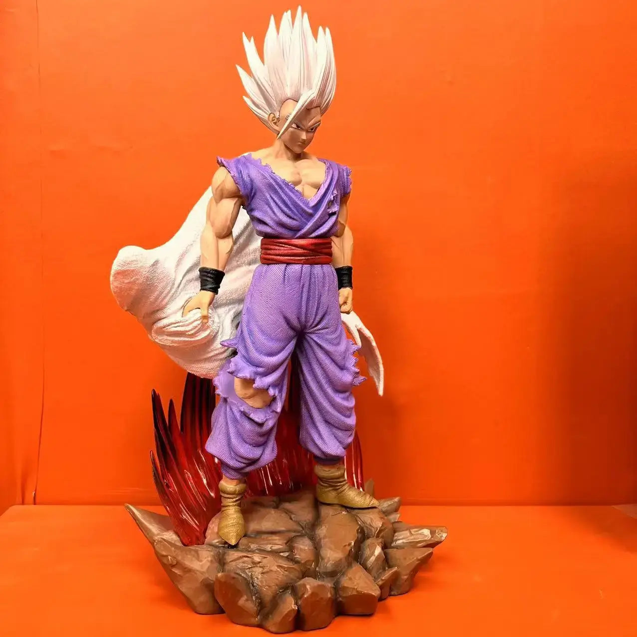 Gohan figura Dragon Ball Super con capelli bianchi e mantello, statuetta in PVC per collezionisti.